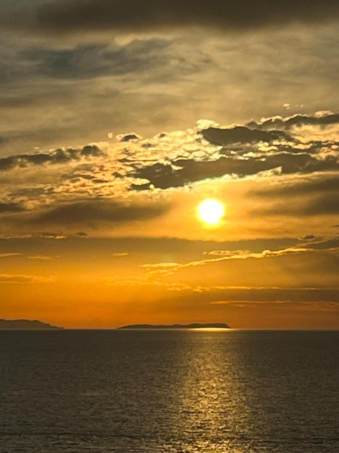 Bluemoon Suites Sarandë Buitenkant foto
