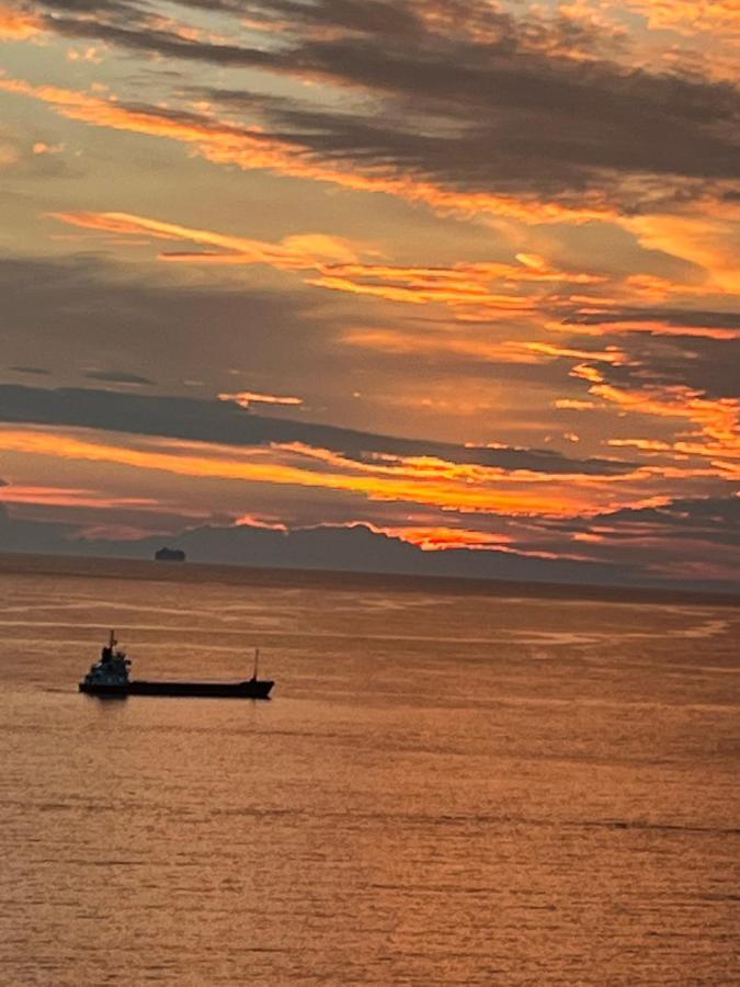 Bluemoon Suites Sarandë Buitenkant foto