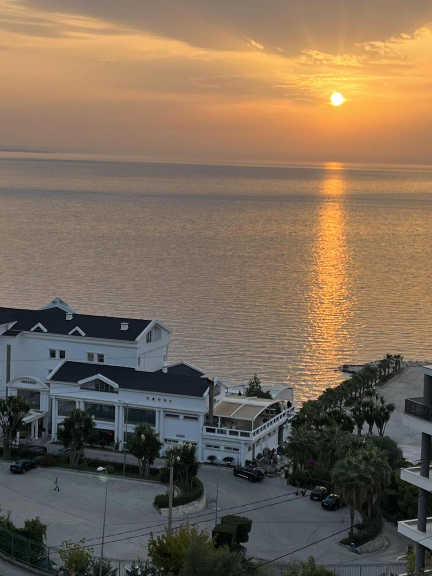 Bluemoon Suites Sarandë Buitenkant foto