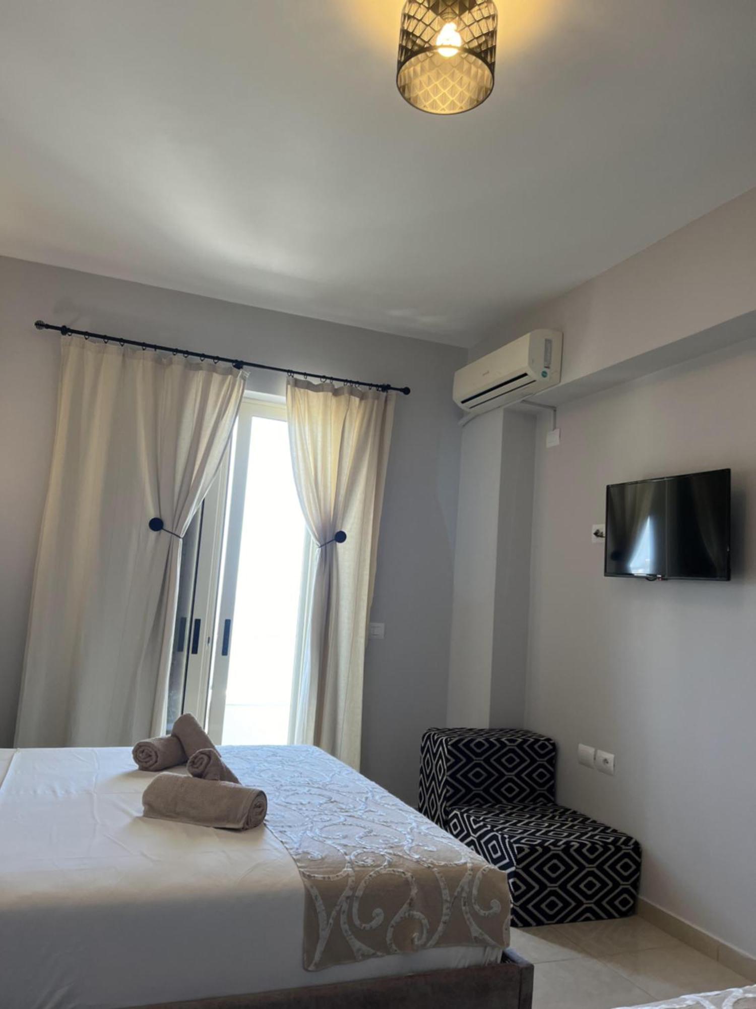 Bluemoon Suites Sarandë Buitenkant foto