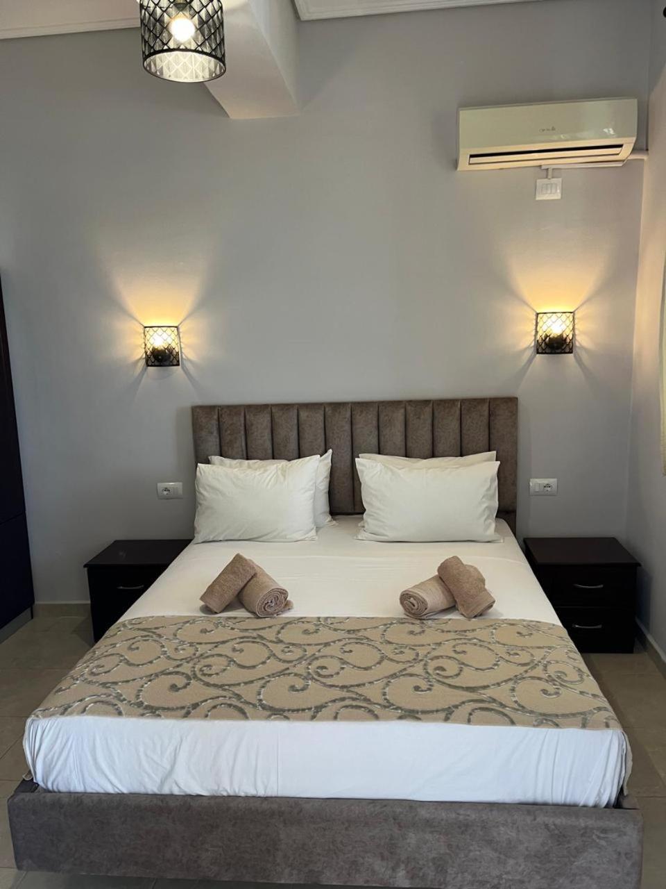 Bluemoon Suites Sarandë Buitenkant foto